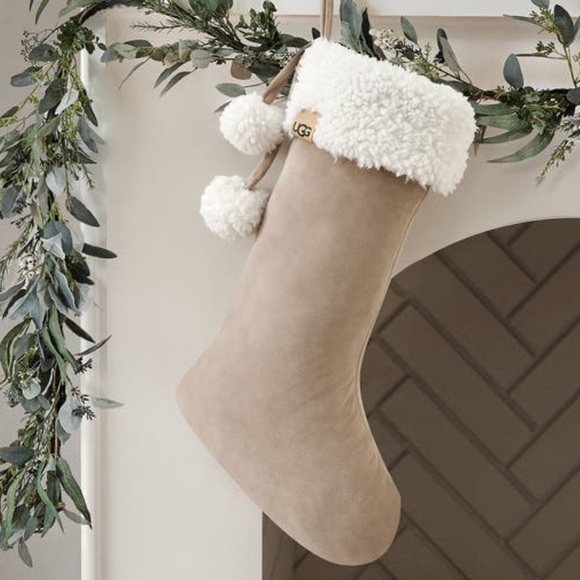 🆕NWT UGG Exclusive BLISS Holiday Classic Cherry Red Stockings with Pom Poms 🍒 - Picture 7 of 8